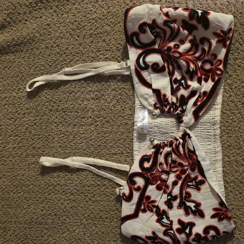 Elegant White and Burgundy Women's Pants & Jumpsuit Set - Picture 3 of 4